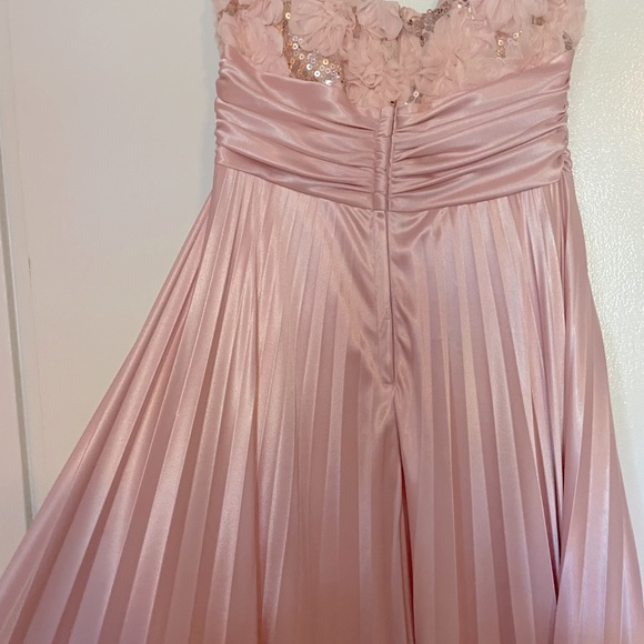Pink pleated strapless floral gown - Picture 7 of 10